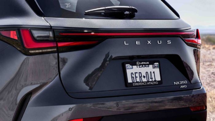 Γράμματα «LEXUS» αντί για έμβλημα σε όλα τα μοντέλα της φίρμας 