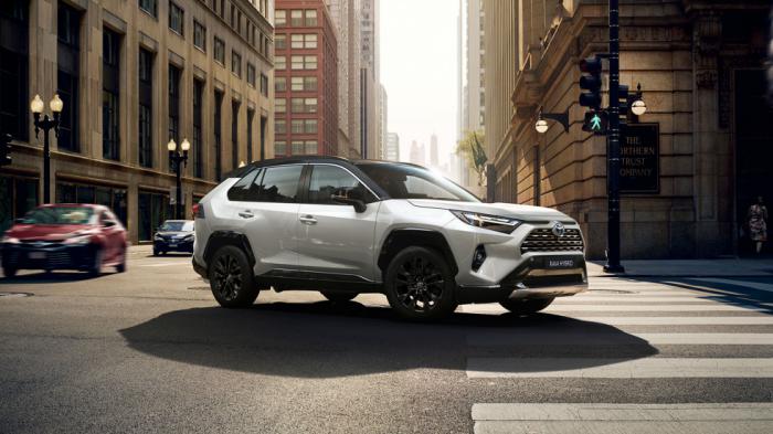 Αναβάθμιση για το Toyota RAV4: Πιο hi-tech καμπίνα Αναβάθμιση για το Toyota RAV4: Πιο hi-tech καμπίνα