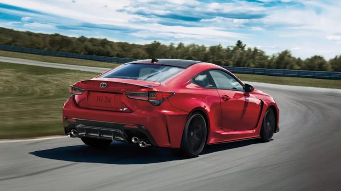 Η ανανεωμένη Lexus RC του 2024. 