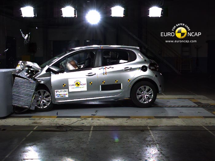 Συνολικά πέντε αστέρια έχει λάβει το Peugeot 208 στις δοκιμές του EuroNCAP.