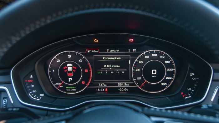 Εντυπωσιάζει ο ψηφιακός πίνακας οργάνων Audi Virtual Cockpit.