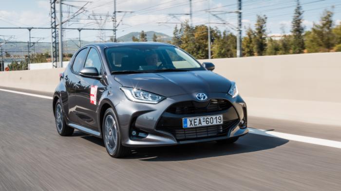 Το υβριδικό Toyota Yaris προσφέρει εξαιρετική οικονομία καυσίμου και ιδιαίτερα εντός πόλης.