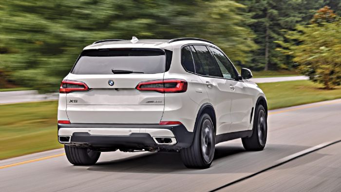 Η άνετη και με κορυφαία ποιότητα κύλισης BMW X5 μεταμορφώνεται σε ένα εντυπωσιακά ευέλικτο και συμπαγές αυτοκίνητο όταν οι ρυθμοί ανέβουν. Η άνετη και με κορυφαία ποιότητα κύλισης BMW X5 μεταμορφώνεται σε ένα εντυπωσιακά ευέλικτο και συμπαγές αυτοκίνητο όταν οι ρυθμοί ανέβουν.