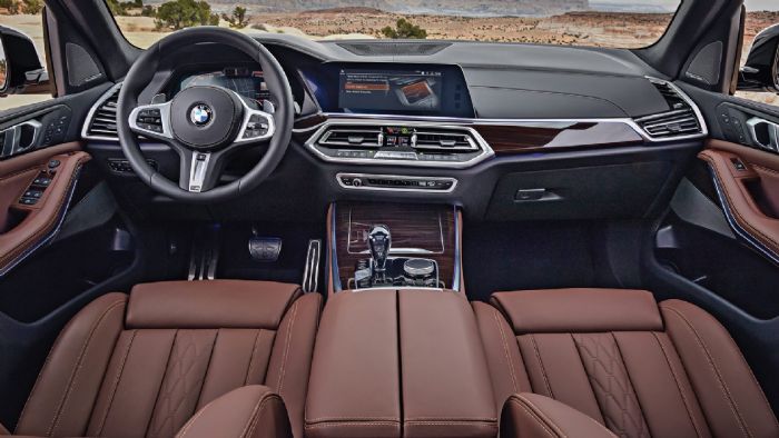 Η ψηλή, άνετη και με πληθώρα ηλεκτρικών ρυθμίσεων θέση οδήγησης της BMW X5 σε βάζει σε έναν πλήρως ψηφιακό κόσμο, με υψηλή ποιότητα κατασκευής και εξαιρετικό φινίρισμα.