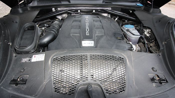 Εντυπωσιακές επιδόσεις και ανάλογη λειτουργία προσφέρει ο εξαιρετικός 3λιτρος V6 κινητήρας της Macan με τους 258 ίππους και τα 580 Nm ροπής.