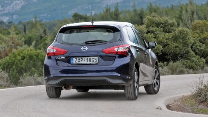 Το Nissan Pulsar είναι προσανατολισμένο στην άνεση, ωστόσο το βελτιωτικό κιτ ενισχύει τα σπορτίφ του στοιχεία.