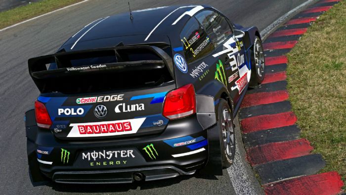 Οι διαφορετικές προδιαγραφές του Rallycross επιτρέπουν μεγαλύτερο κινητήρα και ιπποδύναμη μέχρι και 570 ίππους.