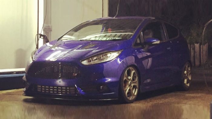 Αυτό είναι το βελτιωμένο Ford Fiesta ST του 20χρονου. Φωτογραφία από τον προσωπικό του λογαριασμό σε κοινωνικό δίκτυο.