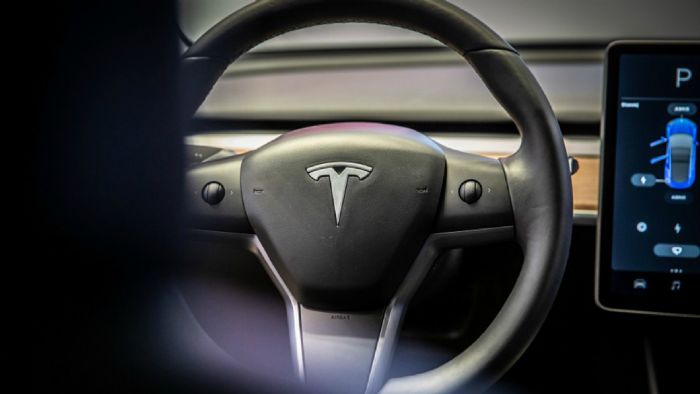 Η Tesla αποθηκεύει πληροφορίες από όλα τα αυτοκίνητα της 