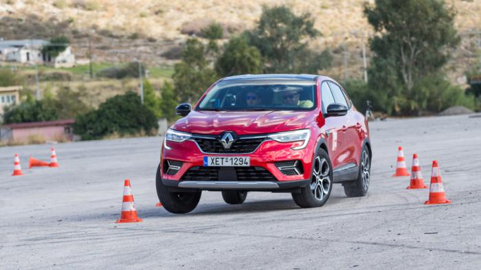 Παρά τις αναπηδήσεις, το Renault Arkana έδειξε αρκετές φορές πως «είχε» τα 75 χλμ./ώρα, μια από τις top επιδόσεις της κατηγορίας των C-SUV.