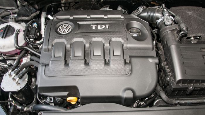 Τα δύο μοντέλα του VW Group, η Superb και το Touran χρησιμοποιούν τον ίδιο κινητήρα 1,6 TDI, ο οποίος διαθέτει οικονομική και πολιτισμένη λειτουργία.