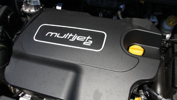 Σβέλτες επιδόσεις χαρίζει ο 2,0 Mjet των 140 ίππων στο Fiat 500X. Η μέση επίσημη κατανάλωση είναι 5,5 λτ./100 χλμ.