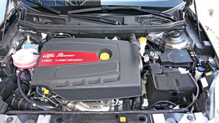 Ο ισχυρός και ροπάτος κινητήρας προσδίδει γρήγορες επιδόσεις και τονίζει το δυναμισμό της Giulietta QV.