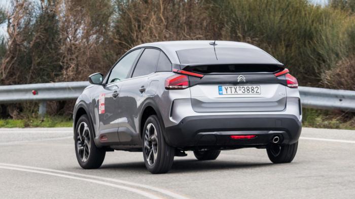 Οι μηχανικοί της Citroen ανέδειξαν το κομμάτι της άνεσης μέσω της απορροφητικής και αποτελεσματικής ανάρτησης του C4, η οποία φέρει μαλακό σετάρισμα και την ειδική πατέντα με τα υδραυλικά στοπ. Οι μηχανικοί της Citroen ανέδειξαν το κομμάτι της άνεσης μέσω της απορροφητικής και αποτελεσματικής ανάρτησης του C4, η οποία φέρει μαλακό σετάρισμα και την ειδική πατέντα με τα υδραυλικά στοπ.