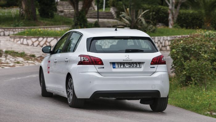 Σταθερό και άνετο είναι το Peugeot 308, ενώ σε δρόμο με στροφές είναι σε θέση να ικανοποιήσει τον οδηγό που θα θελήσει να κινηθεί σβέλτα με την αρωγή του κινητήρα, όντας ουδέτερο. 