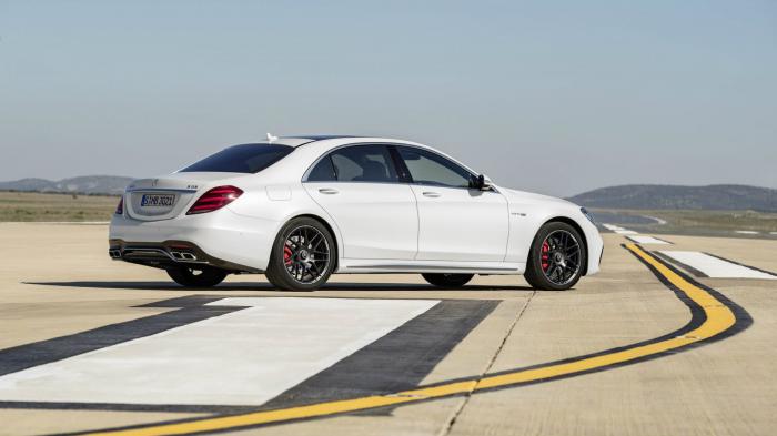 Η S350d παραμένει η βασική επιλογή για το μοντέλο στην Ευρώπη και έχει πάνω της έναν 6κύλινδρο 3.0 λίτρων κινητήρα diesel απόδοσης 290 ίππων. Η S350d παραμένει η βασική επιλογή για το μοντέλο στην Ευρώπη και έχει πάνω της έναν 6κύλινδρο 3.0 λίτρων κινητήρα diesel απόδοσης 290 ίππων.