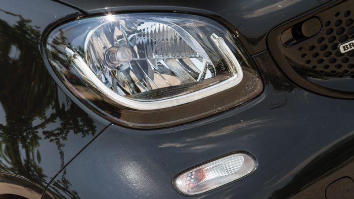 Οι λεπτομέρειες της BRABUS κάνουν ξεχωριστή την εικόνα του κορυφαίου smart fortwo. Οι λεπτομέρειες της BRABUS κάνουν ξεχωριστή την εικόνα του κορυφαίου smart fortwo.