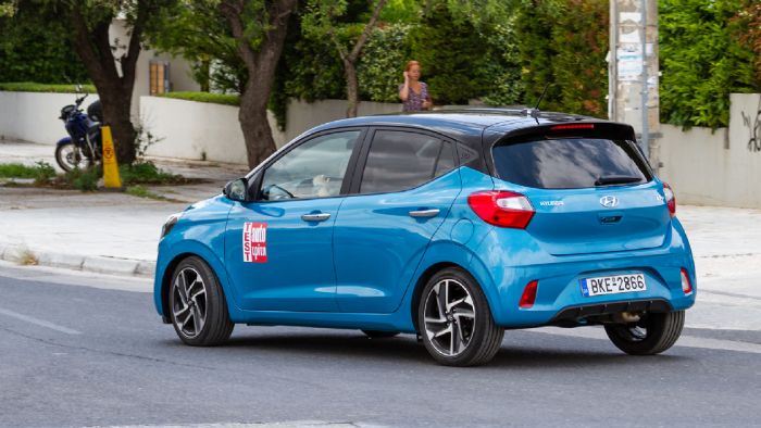 Και στο δρόμο το νέο Hyundai i10 θυμίζει αυτοκίνητο της μικρής κατηγορίας όντας σταθερό και άνετο σε όλες τις συνθήκες. Και στο δρόμο το νέο Hyundai i10 θυμίζει αυτοκίνητο της μικρής κατηγορίας όντας σταθερό και άνετο σε όλες τις συνθήκες.