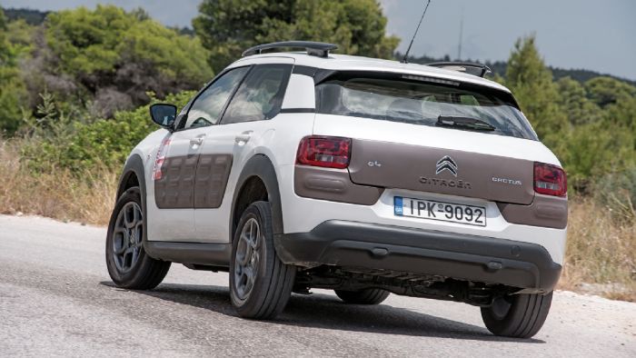 Με τη βοήθεια του χαμηλού βάρους, το C4 Cactus «στρίβει» αποτελεσματικά, κρατάει καλά και δεν εμφανίζει περίεργες αντιδράσεις. Με τη βοήθεια του χαμηλού βάρους, το C4 Cactus «στρίβει» αποτελεσματικά, κρατάει καλά και δεν εμφανίζει περίεργες αντιδράσεις.