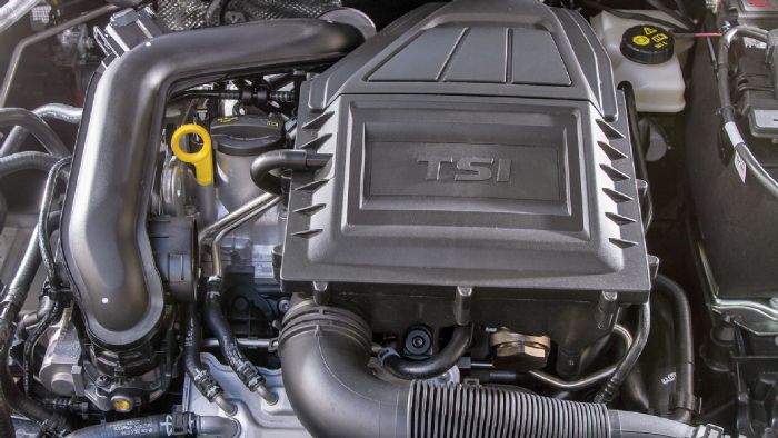 Ο 1.000άρης TSI κινητήρας του γκρουπ ξεκινά πολύ αισιόδοξα από ένα αρκετά χαμηλό επίπεδο στροφών και κινεί με ευκολία το αποκλειστικά πεντάθυρο πια αμάξωμα του Ibiza. 
