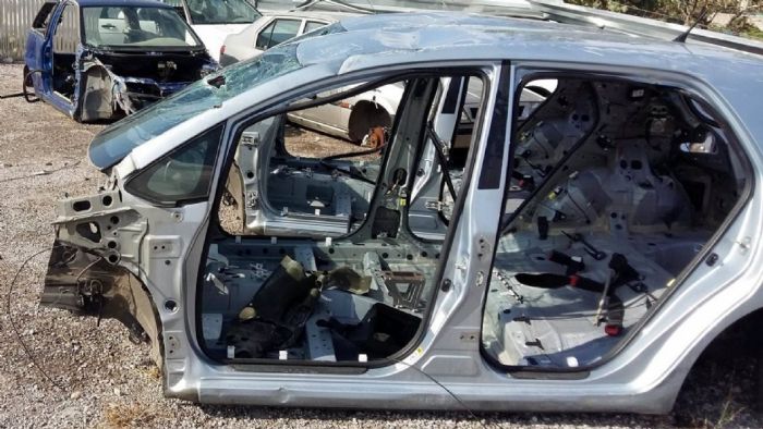 Σε αποθήκη ιδιοκτησίας συλληφθέντα βρέθηκαν και κατασχέθηκαν κλεμμένα οχήματα, οχήματα με παραποιημένα στοιχεία καθώς και πλήθος εξαρτημάτων και ανταλλακτικών. Σε αποθήκη ιδιοκτησίας συλληφθέντα βρέθηκαν και κατασχέθηκαν κλεμμένα οχήματα, οχήματα με παραποιημένα στοιχεία καθώς και πλήθος εξαρτημάτων και ανταλλακτικών.