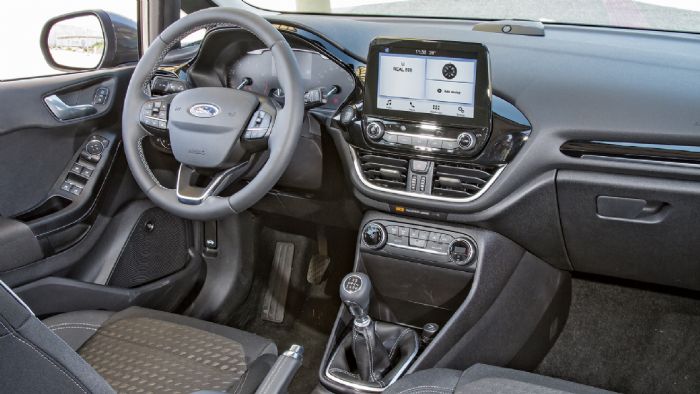 Εντελώς νέα εικόνα στην καμπίνα του Ford Fiesta, που χαρακτηρίζεται από την πολύ καλή ποιότητα κατασκευής, το προσεγμένο φινίρισμα και την καλή συναρμογή.