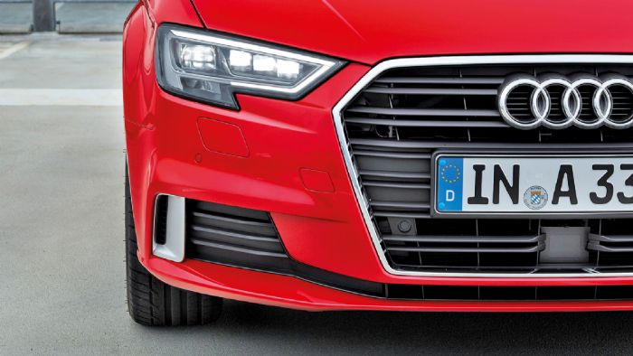 Νέα φανάρια τεχνολογίας Xenon Plus και πιο δυναμική μάσκα στο εμπρός μέρος για το νέο Audi A3. Νέα φανάρια τεχνολογίας Xenon Plus και πιο δυναμική μάσκα στο εμπρός μέρος για το νέο Audi A3.