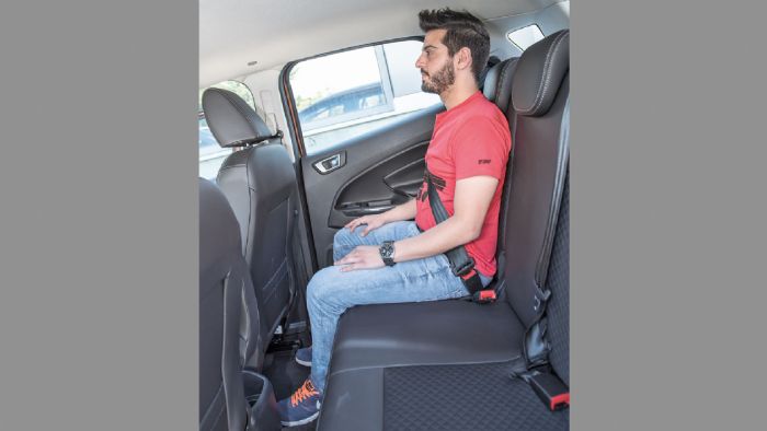 Απόλυτα ικανοποιητικός είναι ο χώρος για τα γόνατα των πίσω επιβατών του Ford EcoSport.