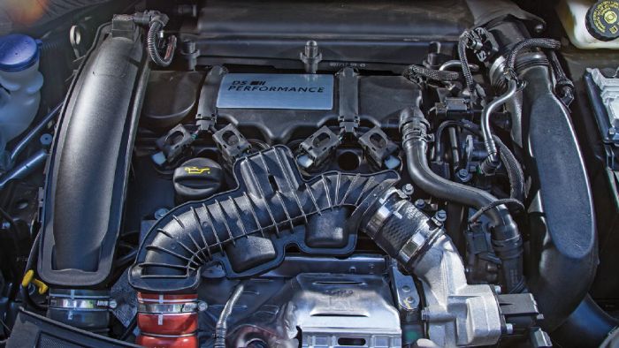 Ο 1.600άρης turbo κινητήρας εξασφαλίζει εκρηκτικές επιδόσεις για το «καυτό» premium GTi μοντέλο, χαρίζοντας εθιστικό ήχο σε κάθε βύθισμα του γκαζιού.
