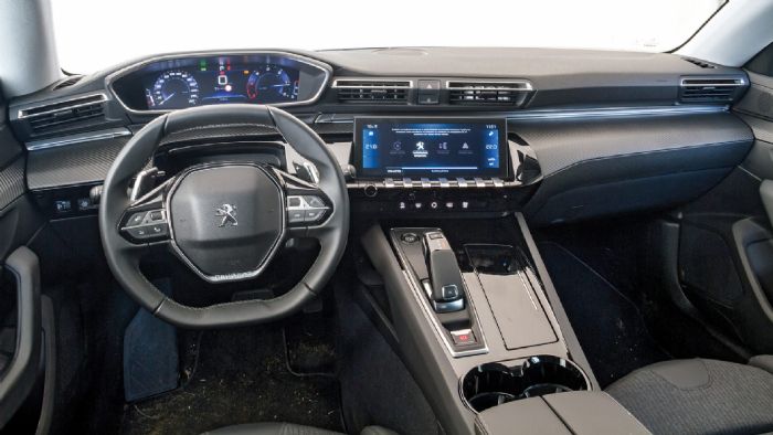 Ξεχωριστό, προσεγμένο ποιοτικά, premium και high tech είναι το εσωτερικό του Peugeot 508, με τη φιλοσοφία i-cockpit να δηλώνει και εδώ το παρόν.