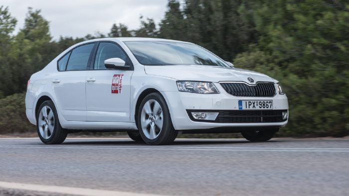 Δοκιμάζουμε την Skoda Octavia με τον τρικύλινδρο 1.000άρη TSI κινητήρα απόδοσης 116 ίππων. Πως τα καταφέρνει στο δρόμο; Θα την επιλέγατε για επόμενο σας αυτοκίνητο;