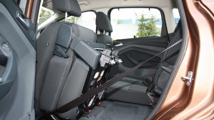 Το Ford C-MAX σαν γνήσιο πολυχρηστικό προσφέρει εξαιρετικό χώρο αποσκευών 471 λίτρων.