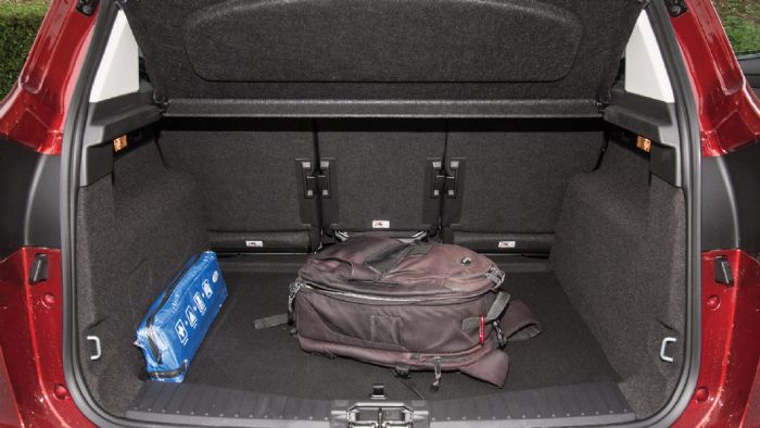 Το Ford C-MAX σαν γνήσιο πολυχρηστικό προσφέρει εξαιρετικό χώρο αποσκευών 471 λίτρων.