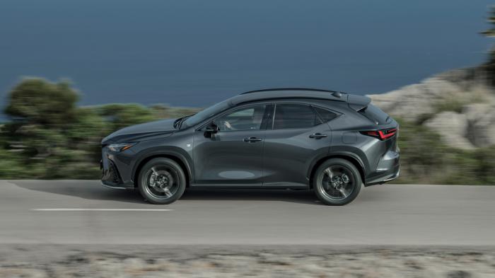 «Χτισμένο» σχεδόν από το μηδέν, το ιαπωνικό D-SUV έχει καινούργια μέρη σε ποσοστό 95%, εξασφαλίζοντας καλύτερη στρεπτική ακαμψία και βελτιωμένη απόκριση. «Χτισμένο» σχεδόν από το μηδέν, το ιαπωνικό D-SUV έχει καινούργια μέρη σε ποσοστό 95%, εξασφαλίζοντας καλύτερη στρεπτική ακαμψία και βελτιωμένη απόκριση.