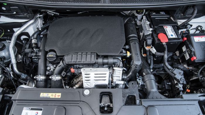 Ο PureTech κινητήρας της Peugeot που εφοδιάζει το 3008, αποδίδει 130 ίππους και διακρίνεται για την οικονομία και τις καλές του επιδόσεις.