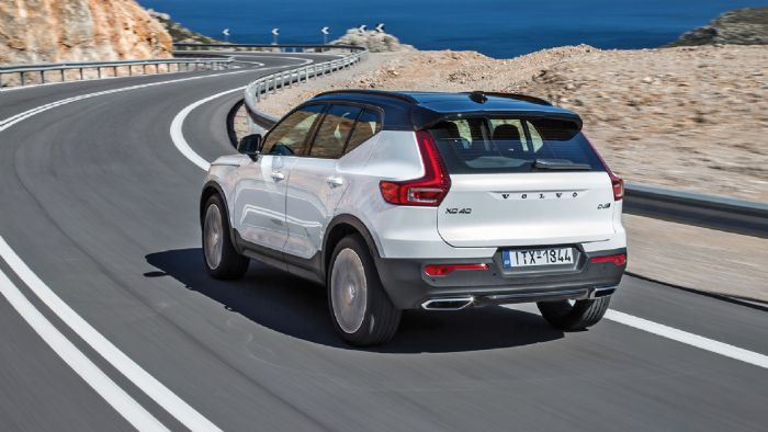 Το XC40 έχει μήκος 4.425 χλστ. και από κοντά είναι πιο ωραίο και επιβλητικό από όσο φαίνεται στις φωτογραφίες. Το XC40 έχει μήκος 4.425 χλστ. και από κοντά είναι πιο ωραίο και επιβλητικό από όσο φαίνεται στις φωτογραφίες.