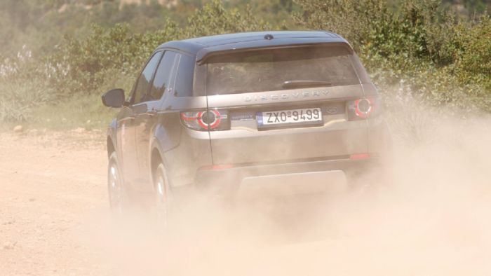 Η εξελιγμένη τετρακίνηση του Discovery Sport σε κάνει οδηγάρα εκτός δρόμου, ακόμη και όταν έχεις μικρή εμπειρία. Η εξελιγμένη τετρακίνηση του Discovery Sport σε κάνει οδηγάρα εκτός δρόμου, ακόμη και όταν έχεις μικρή εμπειρία.
