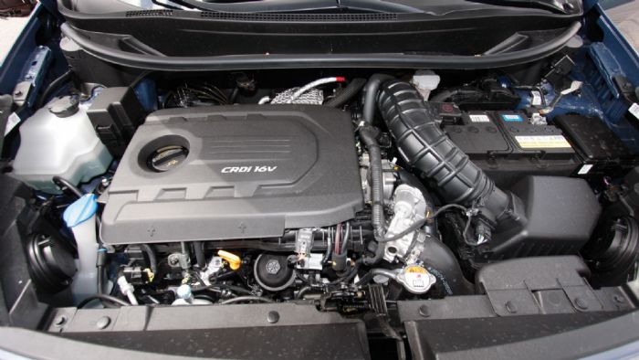 Ο 1,4 CRDi κινητήρας διαθέτει αυξημένη ροπή κατά 20 Nm αγγίζοντας τα 240 Nm. Εν τούτοις η διαδικασία του
0-100 χλμ/ώρα ολοκληρώνεται ελαφρώς πιο αργά συγκριτικά με πριν, απαιτώντας 12,3 δλ. Ο 1,4 CRDi κινητήρας διαθέτει αυξημένη ροπή κατά 20 Nm αγγίζοντας τα 240 Nm. Εν τούτοις η διαδικασία του
0-100 χλμ/ώρα ολοκληρώνεται ελαφρώς πιο αργά συγκριτικά με πριν, απαιτώντας 12,3 δλ.