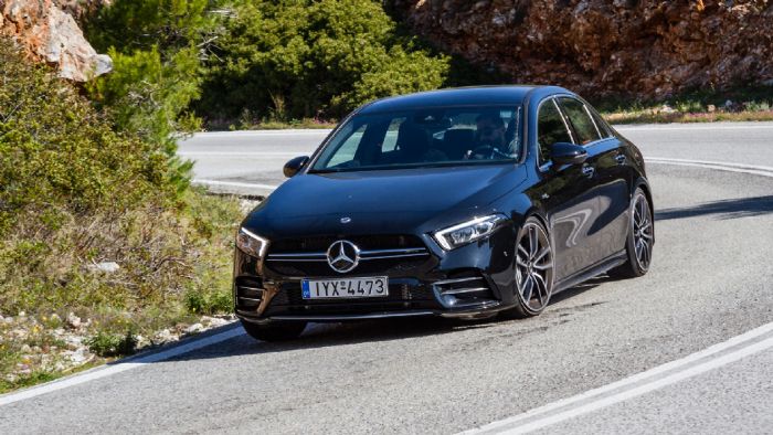 Η ΑΜG A35 Sedan συνδυάζει εξαιρετικά την άνεση με την δυναμική συμπεριφορά, εκφράζοντας τον σπορ χαρακτήρα της όταν πιεστεί. Η ΑΜG A35 Sedan συνδυάζει εξαιρετικά την άνεση με την δυναμική συμπεριφορά, εκφράζοντας τον σπορ χαρακτήρα της όταν πιεστεί.