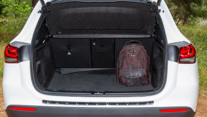 Οι χώροι είναι καλοί και σε αυτή τη γενιά της Mercedes GLA, με μεγαλύτερη διαφορά την αύξηση στο χώρο αποσκευών.