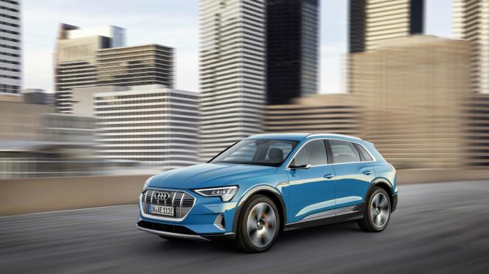 Το πρώτο αμιγώς ηλεκτρικό αυτοκίνητο της Audi είναι SUV και έχει σχεδιαστεί έτσι ώστε να μειωθούν στο ελάχιστο οι σχετικοί περιορισμοί στη δυνατότητα χρήσης μιας και υπόσχεται μια αυτονομία της τάξης Το πρώτο αμιγώς ηλεκτρικό αυτοκίνητο της Audi είναι SUV και έχει σχεδιαστεί έτσι ώστε να μειωθούν στο ελάχιστο οι σχετικοί περιορισμοί στη δυνατότητα χρήσης μιας και υπόσχεται μια αυτονομία της τάξης