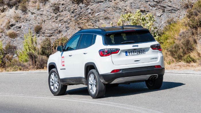 Το Jeep Compass διακρίνεται για την ποιότητα κύλισης και την άνεσή του, διαμορφώνοντας και σε επίπεδο οδικής συμπεριφορά ένα πολιτισμένο προφίλ.
