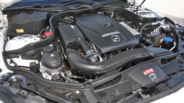 Οικονομικός στην χρήση, βελούδινος στη λειτουργία και με τη δυνατότητα επιλογής καυσίμου ο κινητήρας της E200 NGT. Οι επιδόσεις είναι καλύτερες με CNG, από ό,τι με βενζίνη.