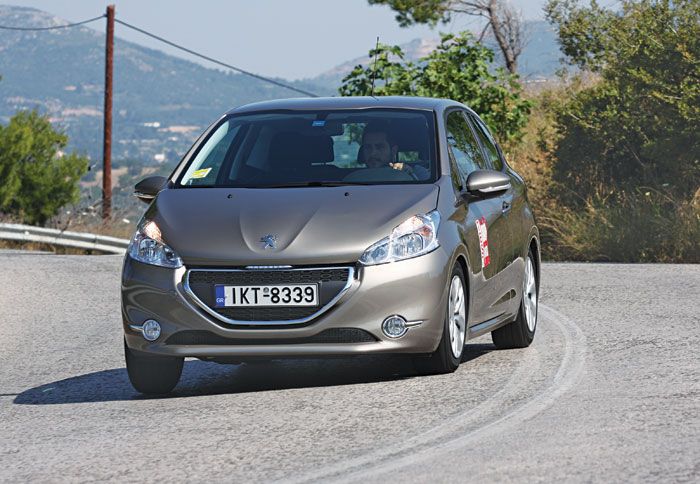 Το Peugeot 208 συμπεριφέρεται υποδειγματικά ακόμη και κάτω από συνθήκες πίεσης. 