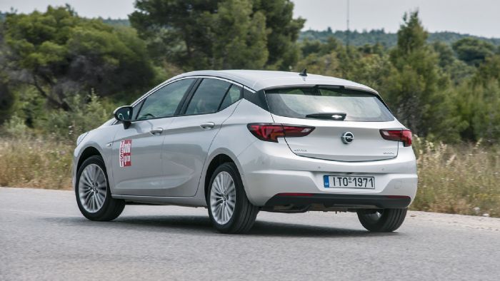 To Opel Astra «επισκέπτεται» το συνεργείο για service, κάθε 30.000 χλμ.. To Opel Astra «επισκέπτεται» το συνεργείο για service, κάθε 30.000 χλμ..