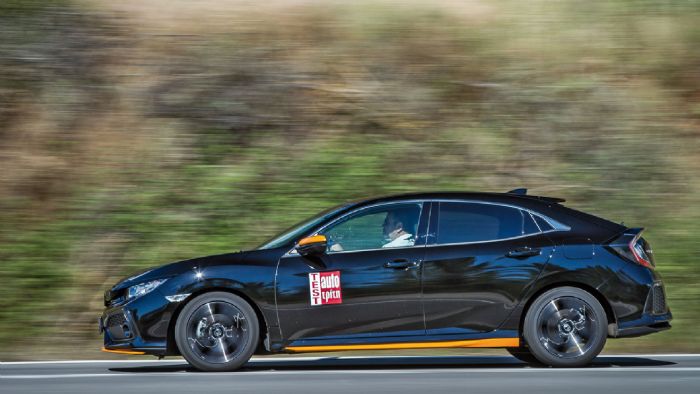 Το μεγαλύτερο σε μήκος Honda Civic είναι αν μη τι άλλο και το πιο διαφορετικό σε σχεδίαση, η οποία σε κάποιους δείχνει κραυγαλέα και σε κάποιους φουτουριστική. Το μεγαλύτερο σε μήκος Honda Civic είναι αν μη τι άλλο και το πιο διαφορετικό σε σχεδίαση, η οποία σε κάποιους δείχνει κραυγαλέα και σε κάποιους φουτουριστική.