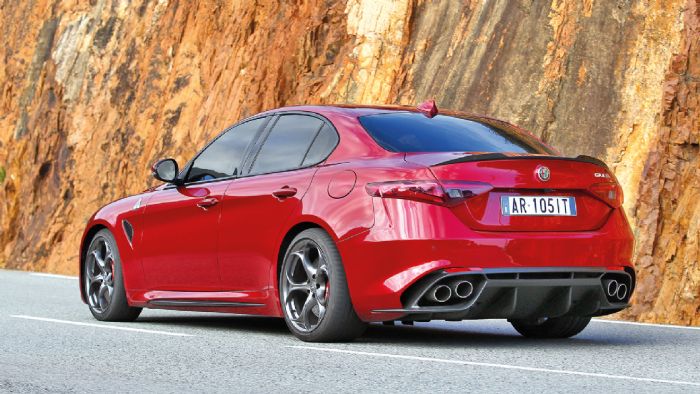 Στη γκάμα των κινητήρων της νέας Stelvio αναμένεται να βρεθεί και η κορυφαία έκδοση QV, με μοτέρ 510 ίππων από την Giulia QV (φωτό).
Στη γκάμα των κινητήρων της νέας Stelvio αναμένεται να βρεθεί και η κορυφαία έκδοση QV, με μοτέρ 510 ίππων από την Giulia QV (φωτό).
