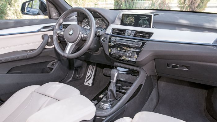 Premium χαρακτηριστικά ποιότητας και τεχνολογίας για την ευρύχωρη και πρακτική καμπίνα της BMW X1.