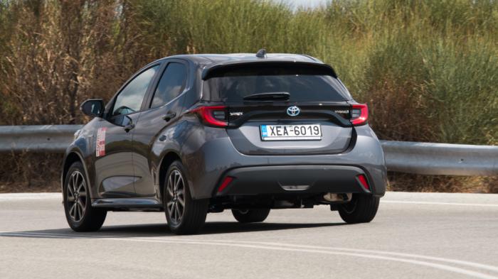 Το νέο Toyota Yaris οδηγικά στην ευκολία οδήγησης και στην ευελιξία πρόσθεσε και ένα ενδιαφέρον οδηγοκεντρικό προφίλ.