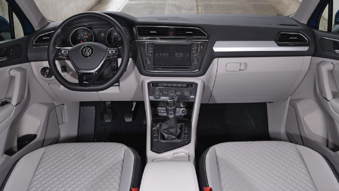 To εσωτερικό του VW Tiguan είναι άρτιο κατασκευαστικά και διαθέτει ποιοτικά υλικά στην καμπίνα του. 